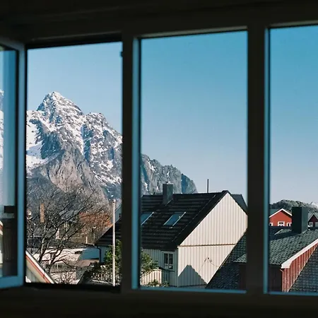 Trevarefabrikken Henningsvær Exterior photo