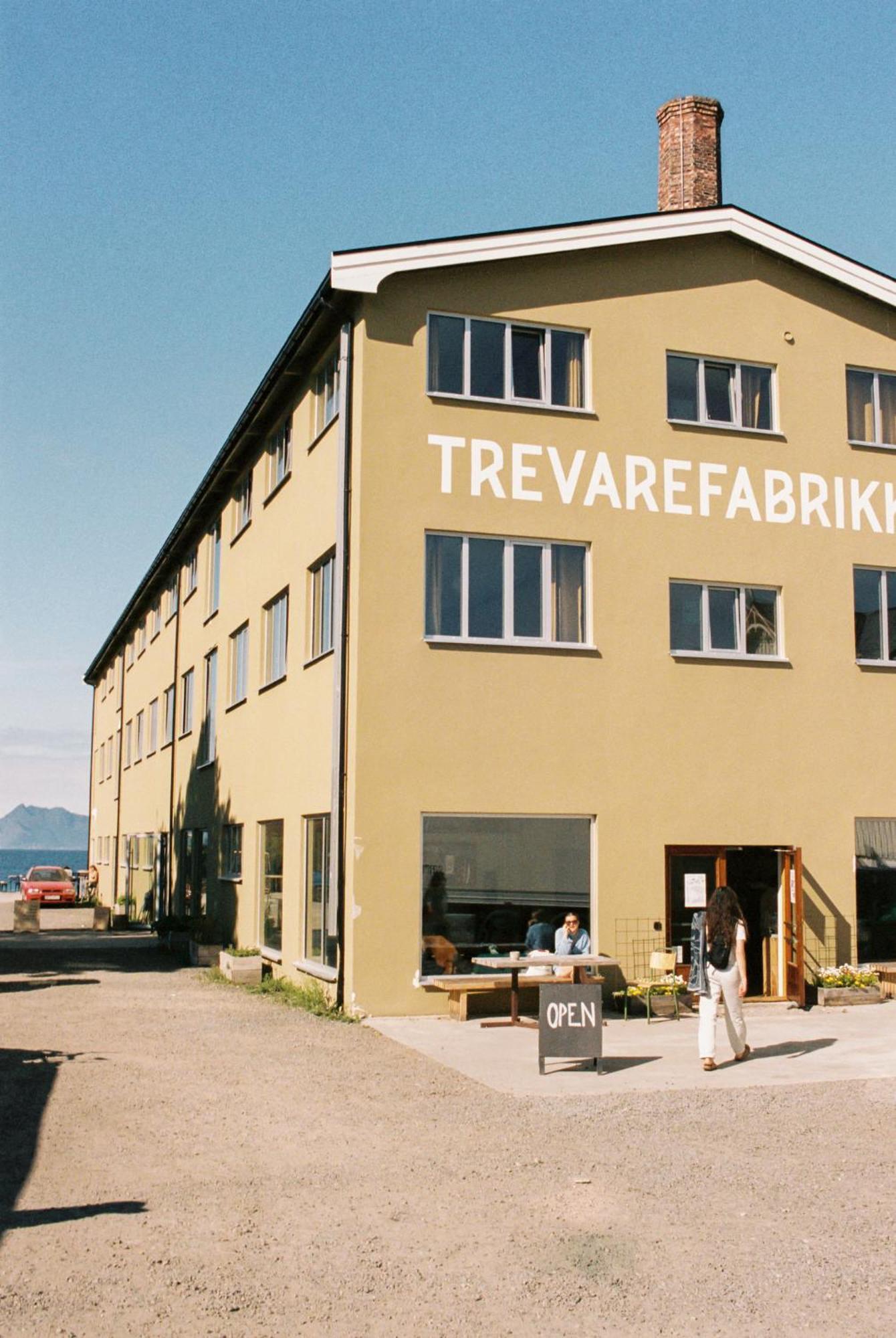Trevarefabrikken Inn Henningsvaer